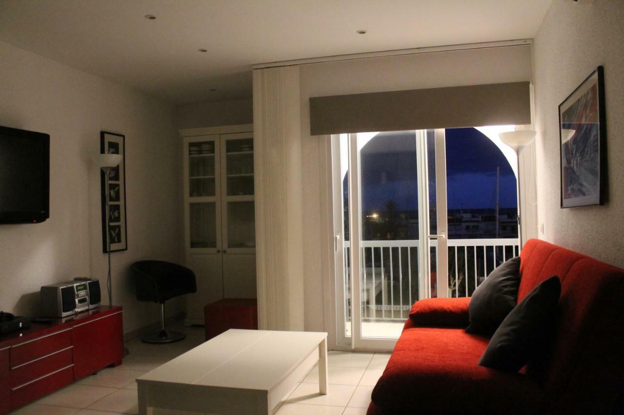 Absolute Apartment เอมปูเรียบราบา ภายนอก รูปภาพ
